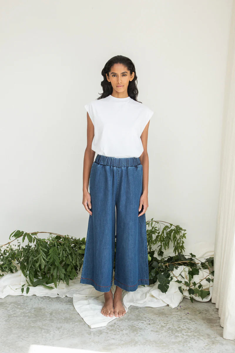 Image of model wearing Beaumont Organic Aukui T-Shirt in True White. Aukui is a cap sleeve tee with high crew neck and medium body length. Ethically made in Portugal from organic cotton.