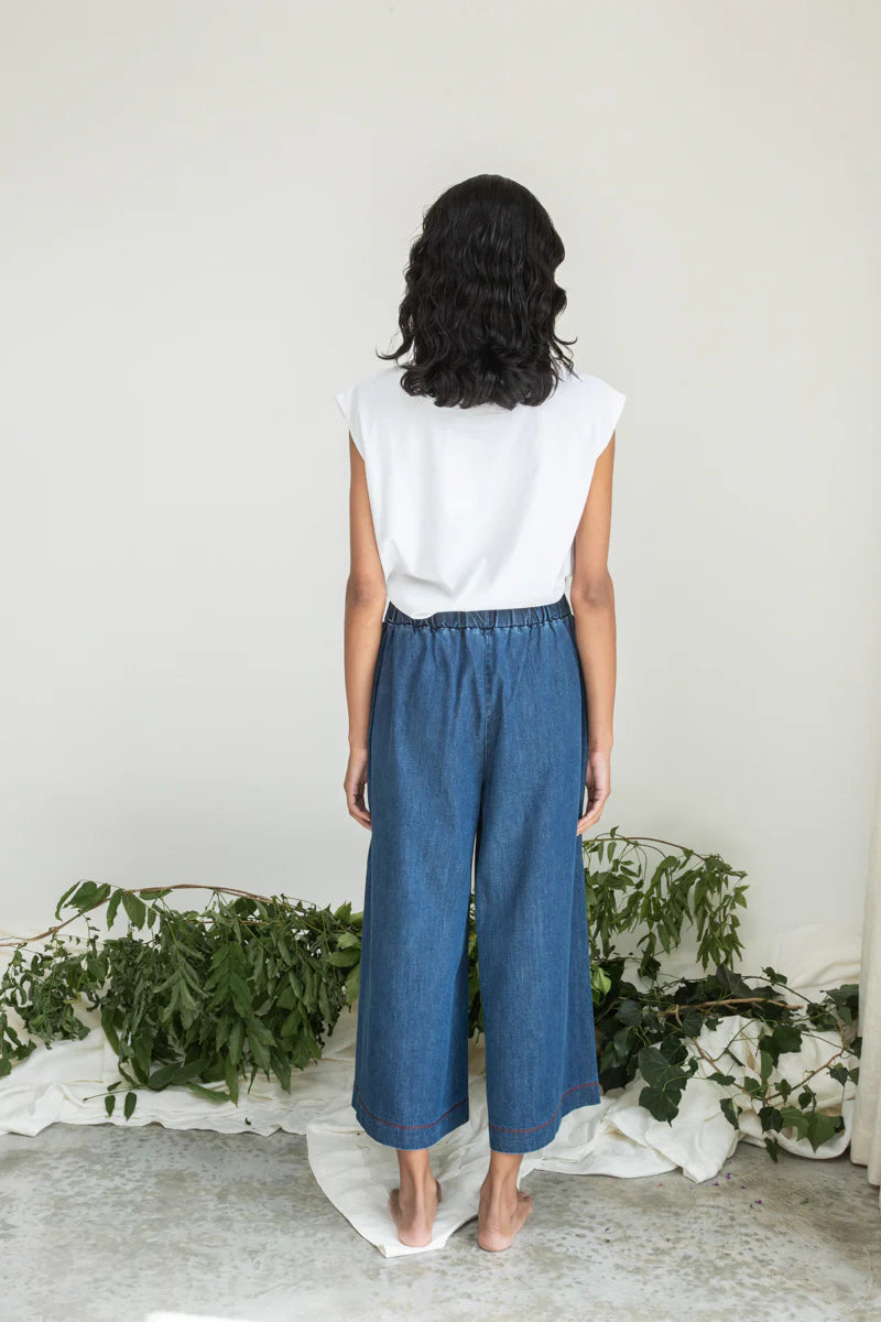 Image of model wearing Beaumont Organic Aukui T-Shirt in True White. Aukui is a cap sleeve tee with high crew neck and medium body length. Ethically made in Portugal from organic cotton.