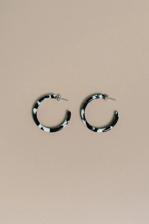 Nora Hoop | Black + White