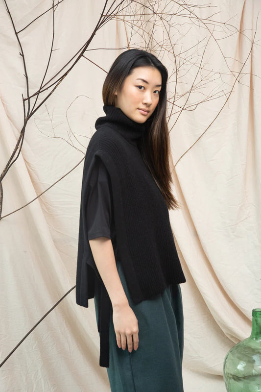 Image of model wearing BEAUMONT ORGANIC Kanon Reyclced Wool Knit Vest in Black.