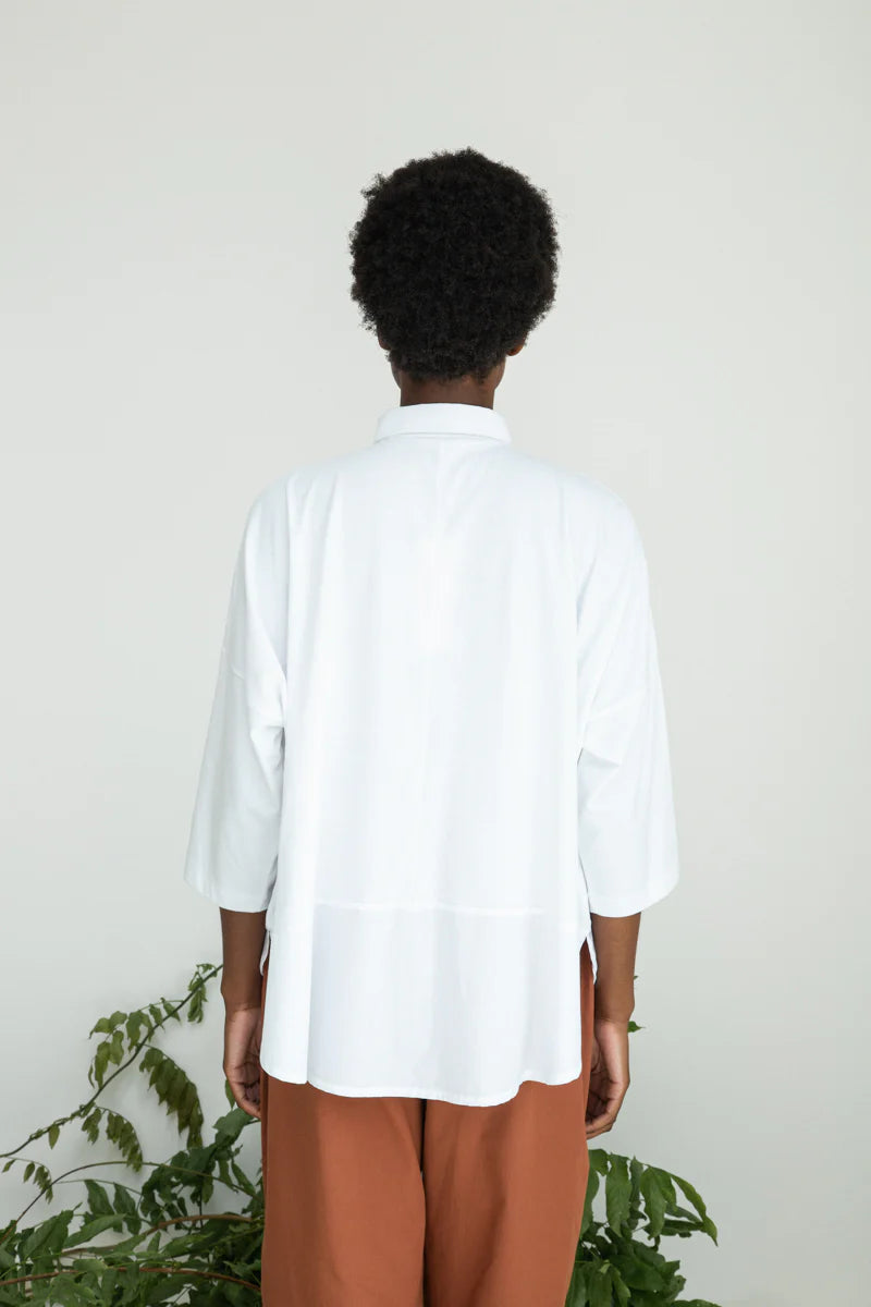 Image of model wearing BEAUMONT ORGANIC Lissie Button Down in White. Lissie is a 3/4 sleeve length boxy button down made from organic Cotton poplin and cotton jersey. 