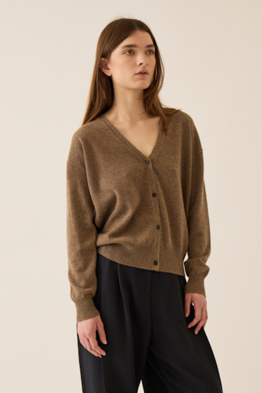 Image of model wearing DEMYLEE Abigail Color Block Cashmere Cardigan in Non-Dye and Espresso Dye Cashmere. 