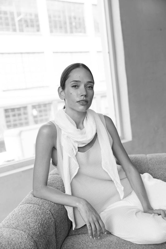 Triangle Gauze Scarf | True Black