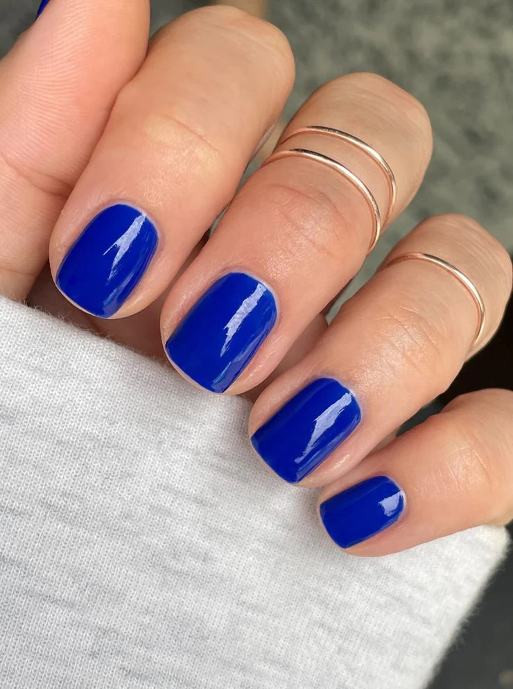 Anyone have reccs for an electric blue like this? : r/DipPowderNails