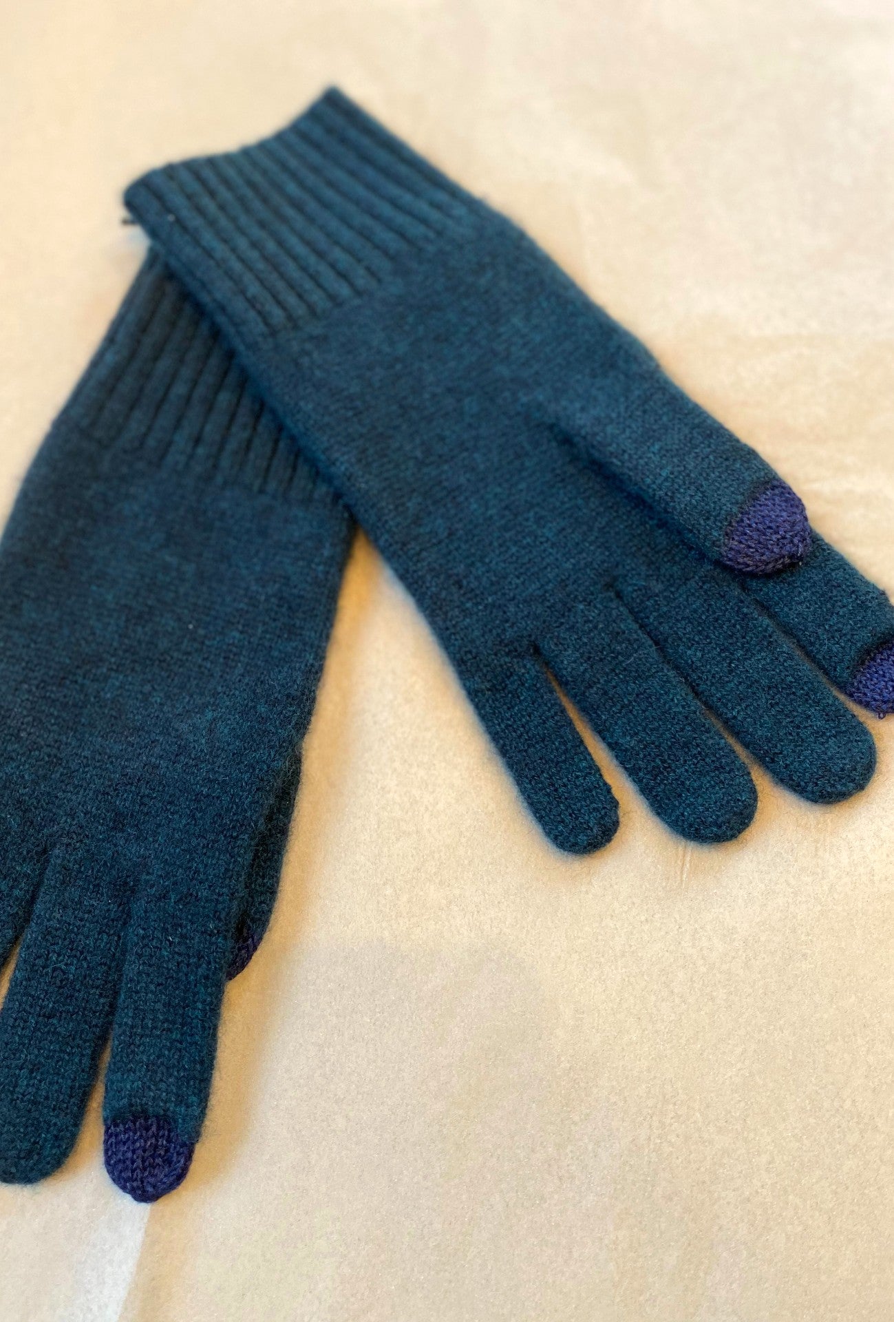 Cashmere Texting Gloves | Spruce